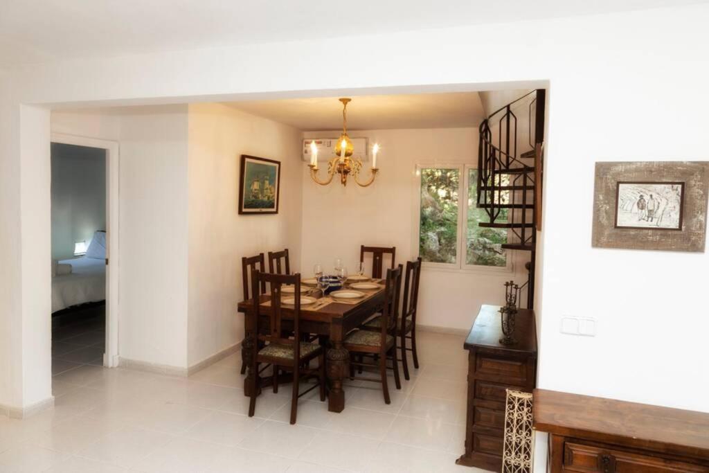 Villa Cecylia Es Canutells Εξωτερικό φωτογραφία